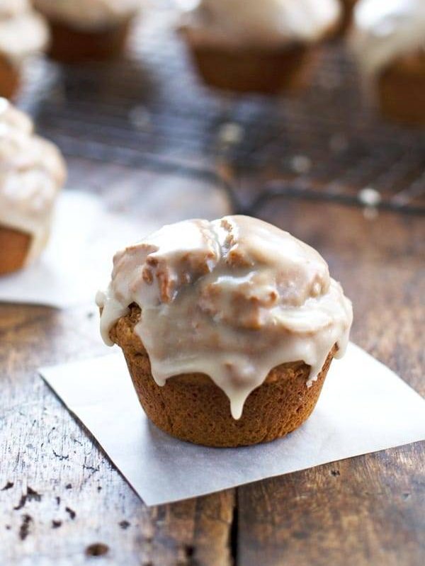 Healthy Maple Glazed Pumpkin Muffins: whole grain, less sugar and oil, 270 calories - Pinch of Yum