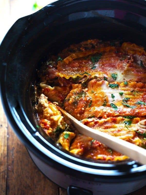Super Easy Skinny Veggie Crockpot Lasagna - a handful of simple ingredients for a healthy family dinner. | https://bio-research.online
