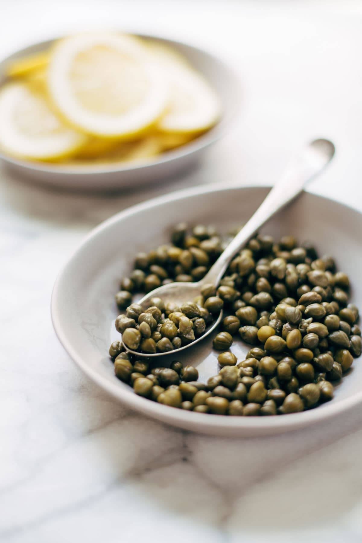 Chicken Piccata - you won't believe how easy this recipe is! Perfect with a green salad and grilled bread for soaking up all the extra sauce. | pinchofyum.com Chicken Piccata - you won't believe how easy this recipe is! Perfect with a green salad and grilled bread for soaking up all the extra sauce. | pinchofyum.com