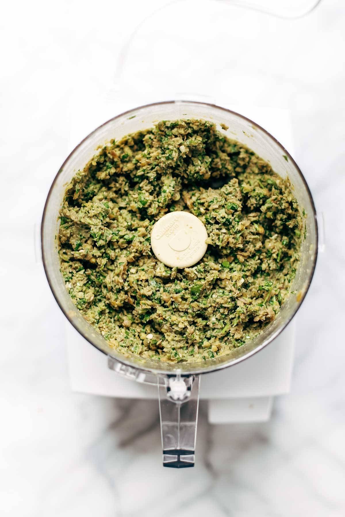 Easy baked falafel at home in 30 minutes WITHOUT deep frying! Features lentils, herbs, garlic, lemon juice. Use in salads, sandwiches, healthy recipes. | pinchofyum.com Easy baked falafel at home in 30 minutes WITHOUT deep frying! Features lentils, herbs, garlic, lemon juice. Use in salads, sandwiches, healthy recipes. | pinchofyum.com